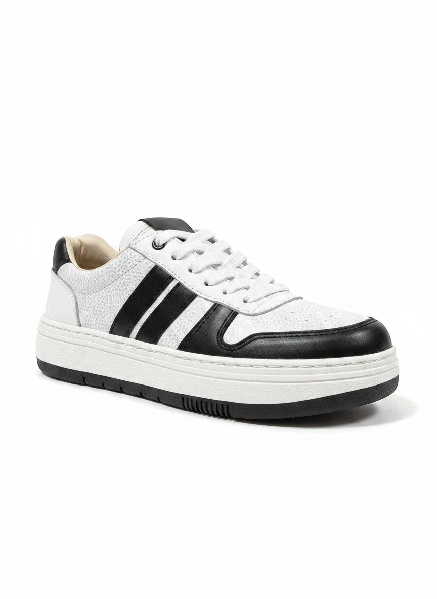 Zapatillas urbanas gavani shoes co de cuero blanco y negro con textura granulada, plataforma y cierre de cordones.